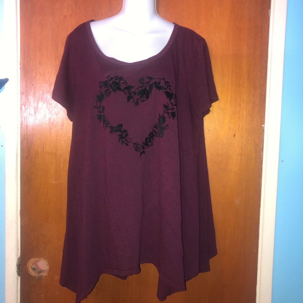 Torrid 2 Burgandy Floral heart sharkbite tunic top